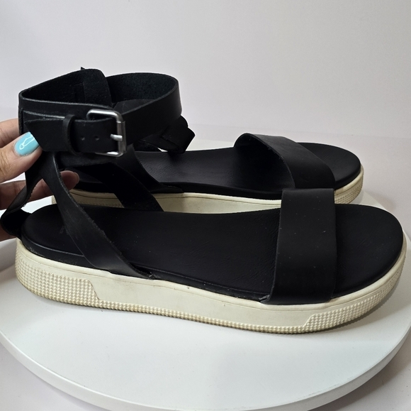 ⭐️40% Off⭐️ MIA Ellen Sandals in Black - Picture 5 of 9